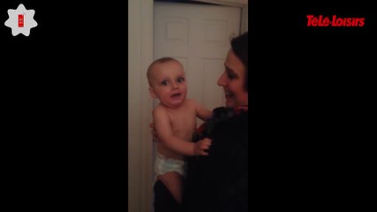 Ce bébé a une réaction trop mignonne en découvrant la jumelle de sa mère... le Zapping Web