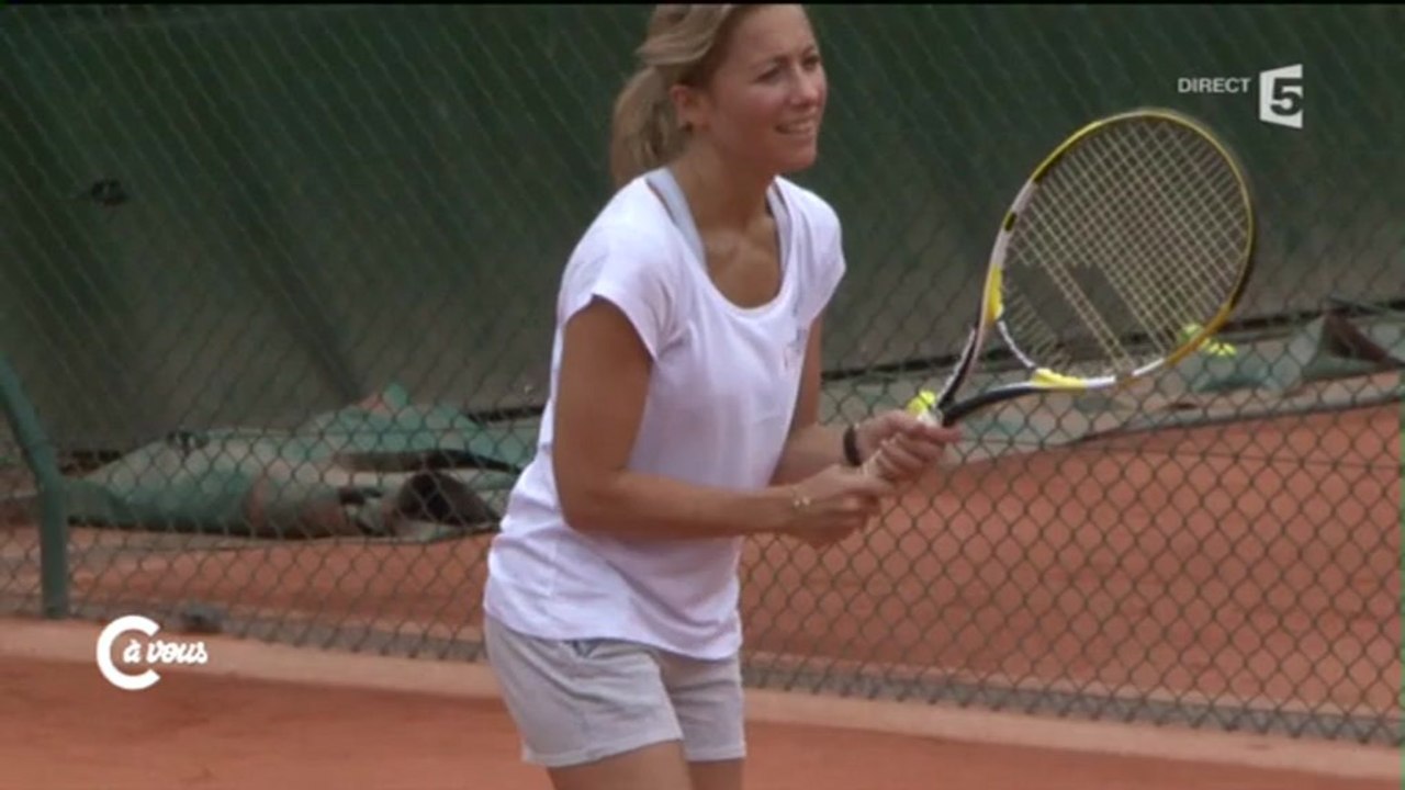 Anne-Sophie Lapix (en mini-short sexy) au tournoi des célébrités de  Roland-Garros