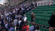 Roland-Garros : un écran tombe sur une spectatrice, une tribune évacuée