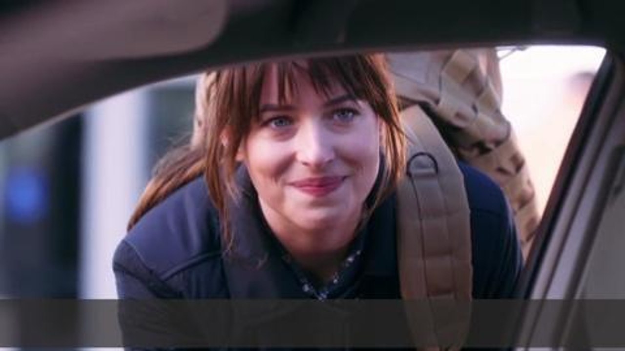 Un sketch de Dakota Johnson (50 nuances de Grey) sur l'Etat Islamique choque les Américains