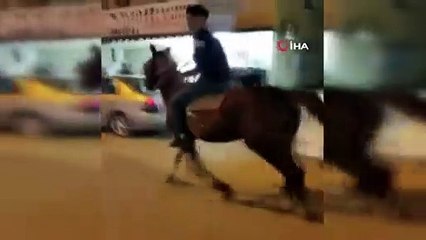 Yer Hatay; trafiğe atıyla çıkıp video çeken kişiye araba çarptı