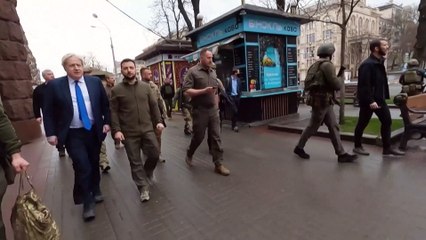 Boris Johnson, Zelensky ile Kiev sokaklarını gezdi