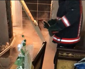 Eve giren yılan paniğe sebep oldu