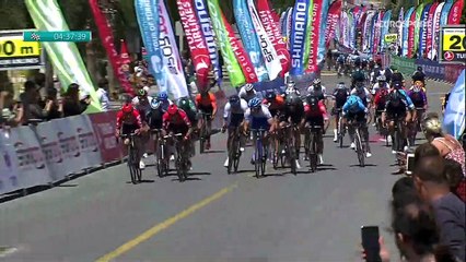 Premier à lancer le sprint, premier à l'arrivée : Ewan a dominé la 1e étape