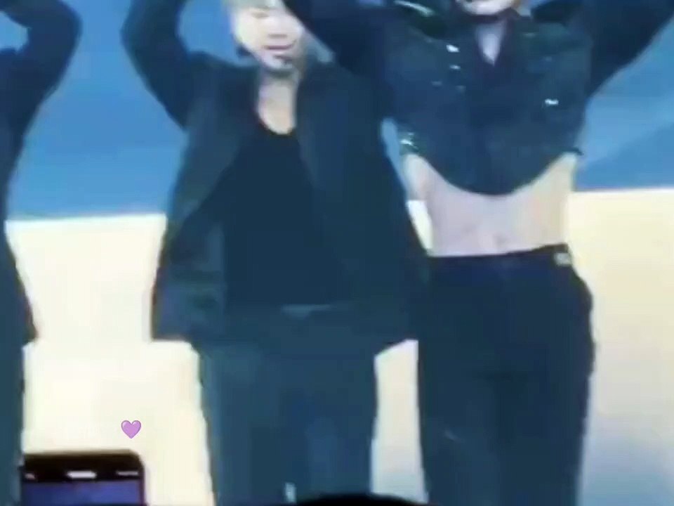 Jungkook_basically_naked_in_Las_Vegas_concert