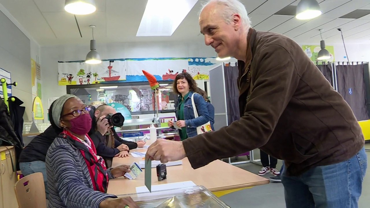 Présidentielle: Philippe Poutou a voté à Bordeaux