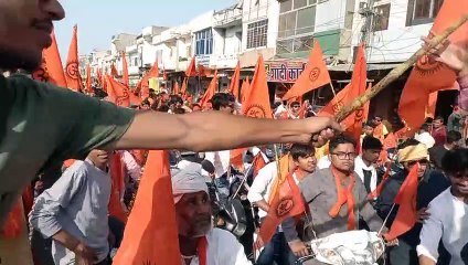 जानिए क्यों रंगा भगवा रंग में शहर