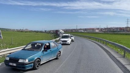 Avcılar'da otomobille servis minibüsü çarpıştı, 2 kişi yaralandı