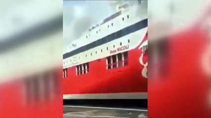 Yolcu gemisi ile petrol tankeri çarpıştı