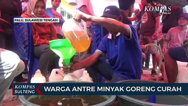 Warga Antre Minyak Goreng Curah