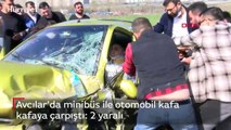 Avcılar'da minibüs ile otomobil kafa kafaya çarpıştı: 2 yaralı