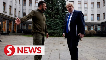 Télécharger la video: British PM Johnson meets with Ukraine President Zelenskiy in Kyiv