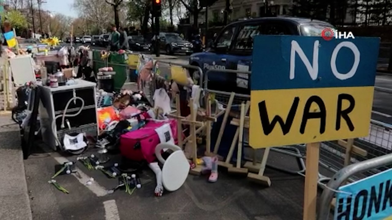 Londra’da Rus askerlerinin Ukrayna’da yaptığı yağmalar protesto edildi