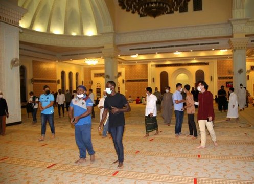 PUNOM PEN - Kamboçyalı Müslümanlar teravih namazı için El-Serkal Ulu Camisi'nde bir araya geliyor