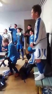 Belle ambiance dans les vestiaires Champenois après les 2 victoires des U 12/13 face à L’ADAMOIS