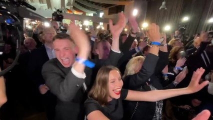 « J'ai la banane » : les premières réactions des militants dans les QG des candidats