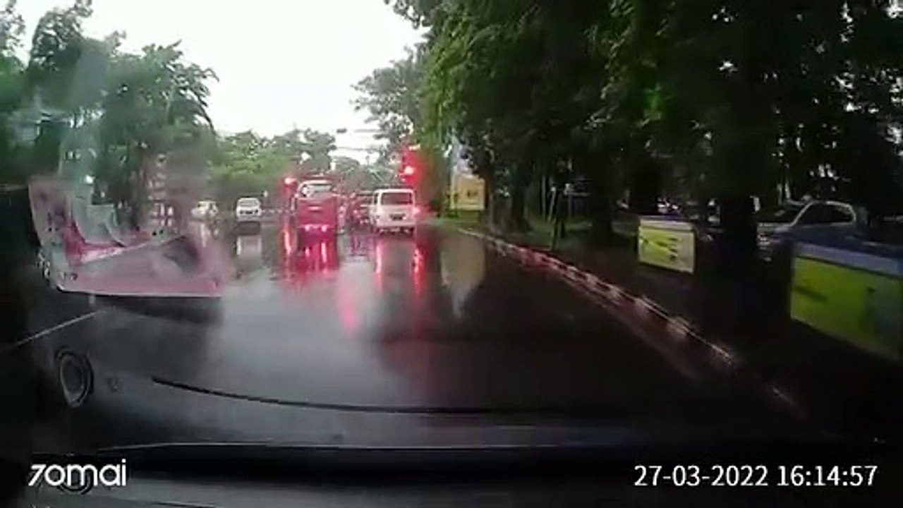 Terekam Media Kamera, Dashcam Kamera Mobil di Jalan Eps.0415
