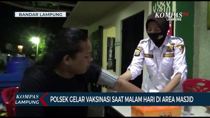 Polsek Gelar Vaksinasi Usai Tarawih di Area Masjid