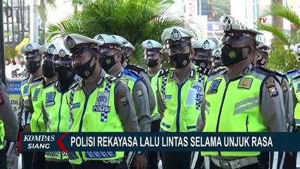Mahasiswa Makassar Demo di Bawah Jembatan Layang, Tenteng Spanduk Tolak Presiden 3 Periode
