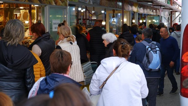 Aynı anda on binden fazla Bulgar akın etti, alışveriş yarışı izdihama dönüştü