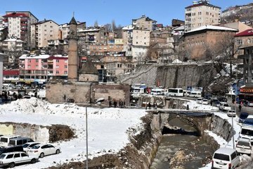 BİTLİS'TE GÜN YÜZÜNE ÇIKAN 12 TARİHİ KÖPRÜNÜN RESTORE EDİLMESİ İÇİN PROJE HAZIRLANDI