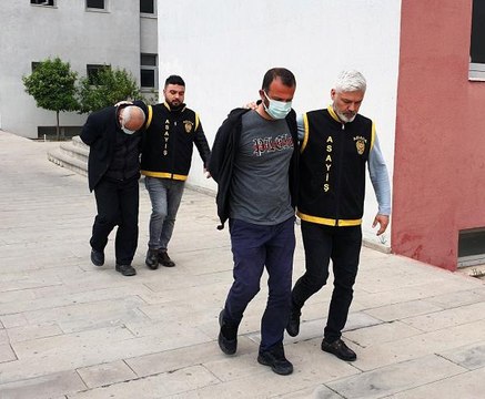 DEDEKTÖRLE ALTIN ARADIKLARI EVDEKİ KASADAN 200 BİN LİRALIK ZİYNET EŞYASI ÇALDILAR - YENİDEN