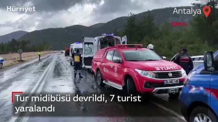 Tur midibüsü devrildi, 7 turist yaralandı