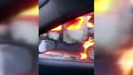 Seyir halindeki otomobil alev alev yandı