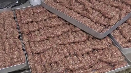 Yozgatlı iş insanı günlük 300 kişiyi "Vakıf Sofrası"nda ağırlıyor