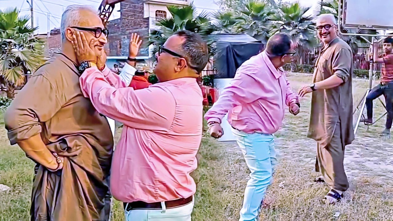 देखिये क्या हुआ जब कई सालो बाद मिले दो दोस्त, अवधेश मिश्रा और मनोज सिंह टाइगर का गजब अंदाज