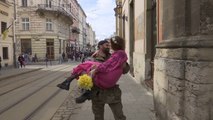Sempat Terpisah karena Perang, Pasangan Asal Ukraina Ini Akhirnya Dipertemukan Kembali