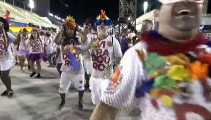 Brasil celebra su carnaval en plena Semana Santa