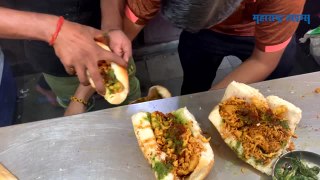 Street Food | मुंबईचा फेमस किर्ती कॉलेजजवळचा Vadapav | Maharashtra Times