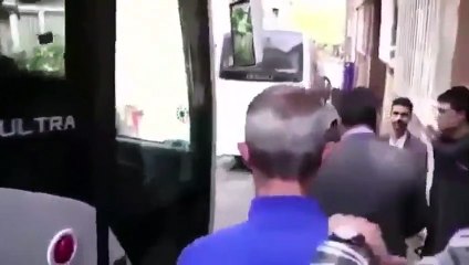 Otobüsün camını kırmıştı! Aykut Erdoğdu’dan açıklama