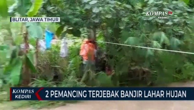 Dramatis! Proses Evakuasi Pemancing Yang Terjebak Banjir Lahar Hujan