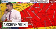 Ce présentateur météo annonce l'arrivée d'une tornade et appelle ses enfants en direct pour les mettre à l'abri