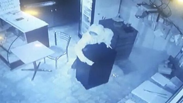 İçi para dolu kasayı böyle çaldılar