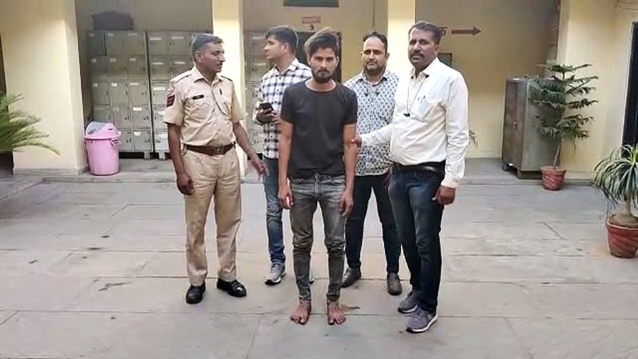 पलक झपकते ही छीन ले जाता है मोबाइल