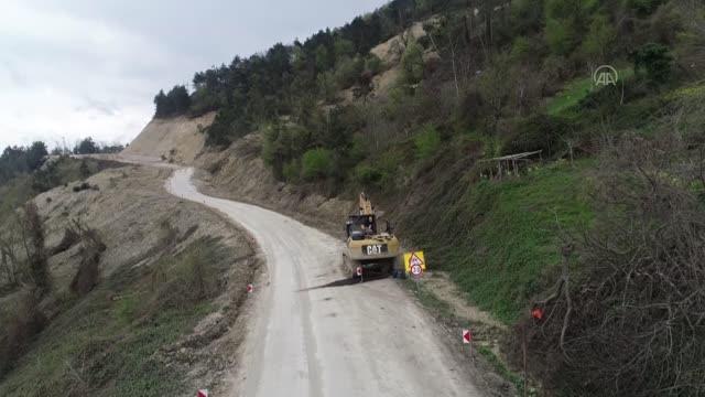 KASTAMONU - Heyelan nedeniyle kapanan yol açıldı