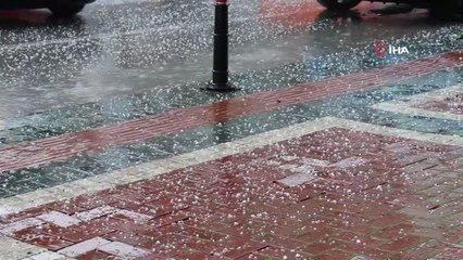 Alanya'da yağmur yerini doluya bıraktı