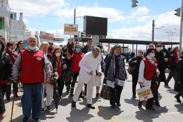 Parkinson hastaları yaşadıkları zorlukları mizansenle anlattı