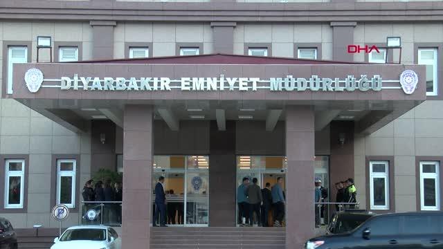 DİYARBAKIR EMNİYET MÜDÜRLÜĞÜ GİRİŞİNE GAFFAR OKKAN'IN BALMUMU HEYKELİ KOYULDU