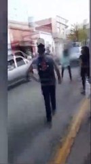 Mamá se hizo pasar por su hija y golpeó a acosador en una cita