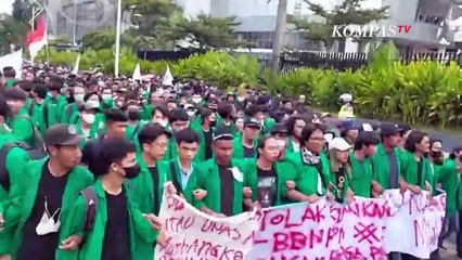 Sederet Poster Nyeleneh Mahasiswa di Unjuk Rasa 11 April, Halus Tapi Menohok