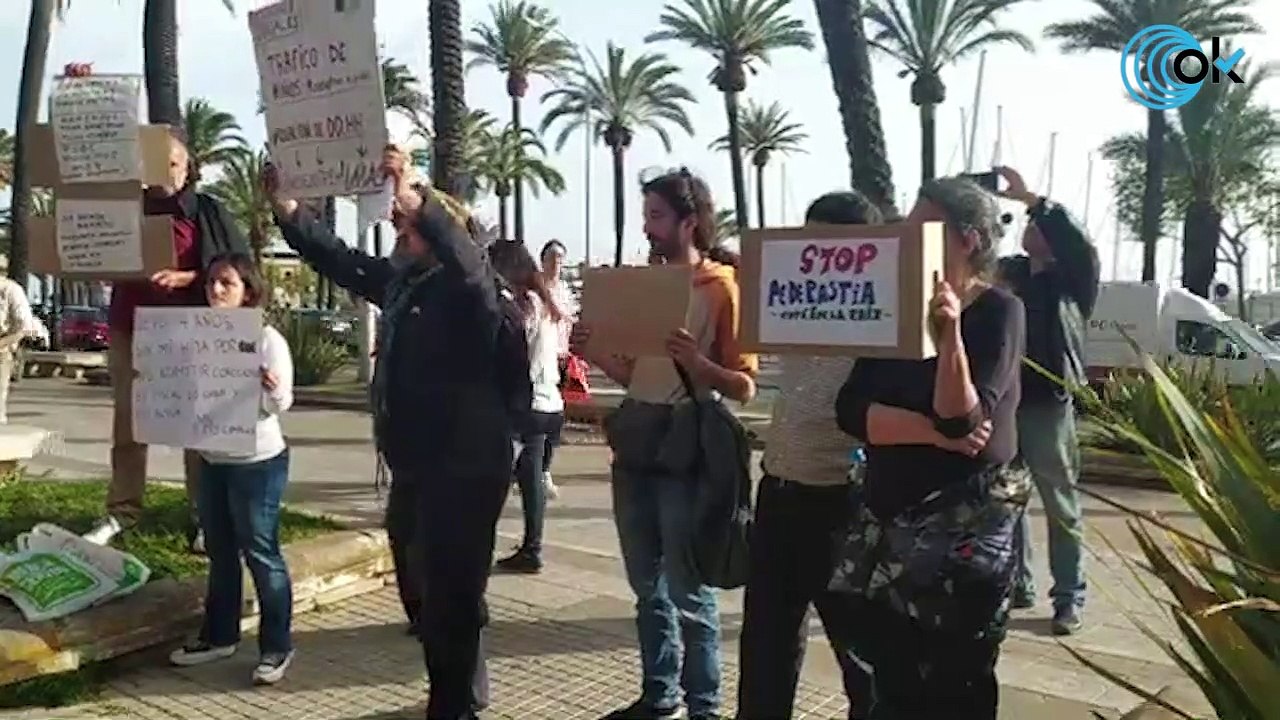 Familiares de menores tuteladas protestan por la inacción del Govern balear