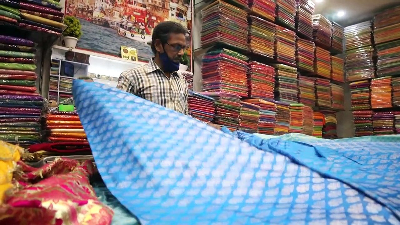 Inde: les sari faits main de Varanasi, un savoir-faire en disparition