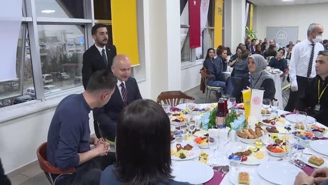 Ulaştırma ve Altyapı Bakanı Karaismailoğlu, PTT çalışanlarıyla iftarda buluştu