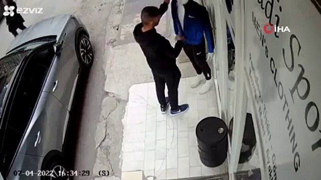 Hırsızın rahatlığı pes dedirtti! Mankenin üstündeki eşofmanı çaldı, selam verip kaçtı