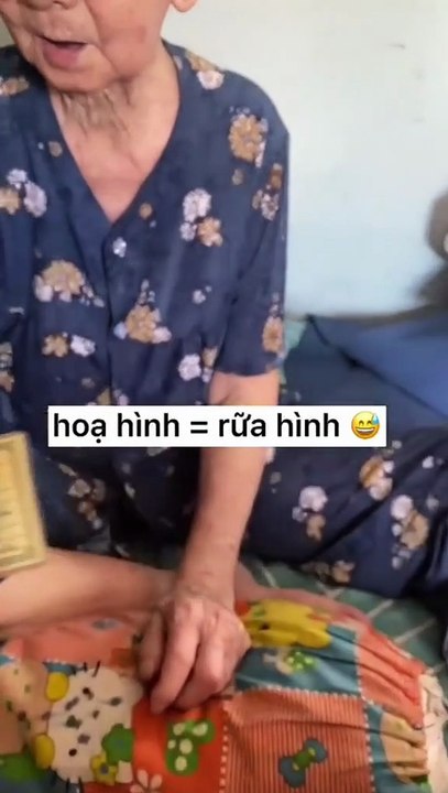 Cháu gái mang ảnh cũ đi phục chế, bà nội rơi nước mắt khi được thấy lại thời thanh xuân