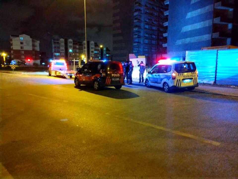 Polisin "dur" ihtarına uymayan ehliyetsiz sürücü kovalamaca sonucu yakalandı
